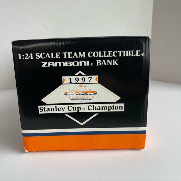 Detroit Red Wings Zamboni Model New Never Been Open - Picture 5 of 9